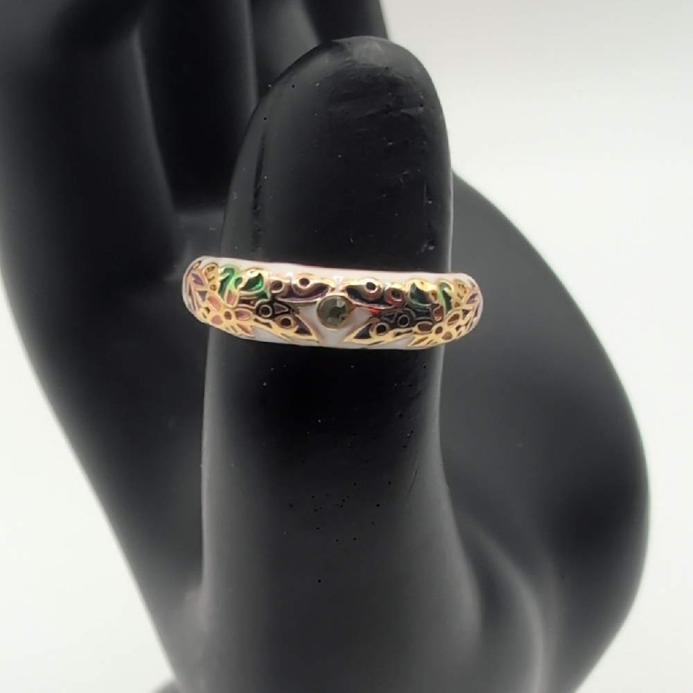 Elegant Green and Gold Toned Floral Textured Women's Ring